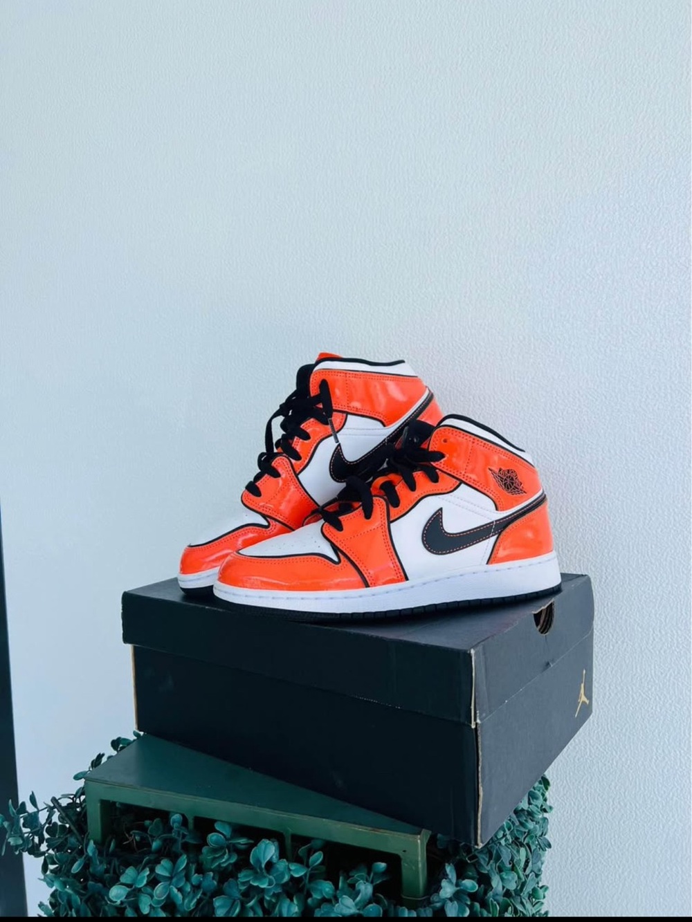 Nike Air Jordan 1 Mid - Orange White Black
